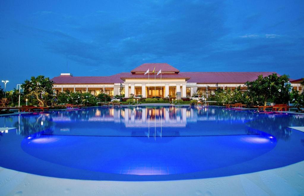 Horizon Lake View Resort Naypyidaw Exterior photo